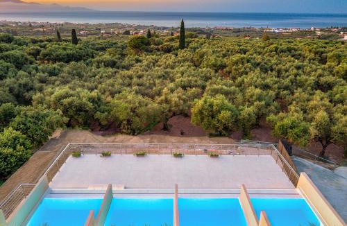 Tragaki Hotel | Helena's Aether Suites - Seaview & Heated Infinity Pool