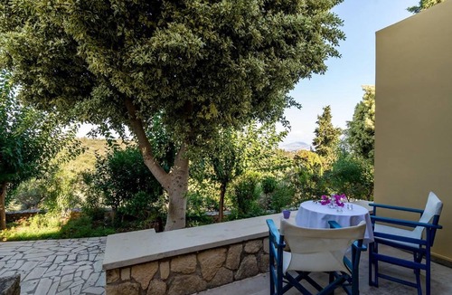 Douliana House | Heliopetra studios group accomodation