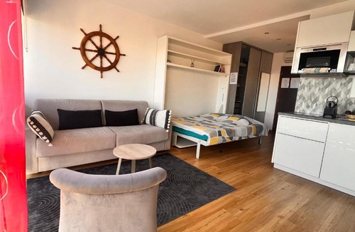 Saint-Laurent-du-Var Apartment | Heliotel Marine Studio avec balcon au 4eme étage à 200m de la mer