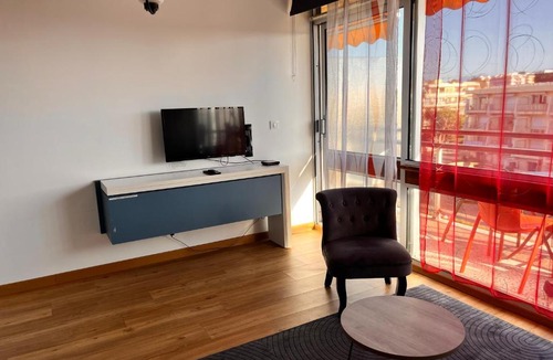Saint-Laurent-du-Var Apartment | Heliotel Marine Studio avec balcon au 4eme étage à 200m de la mer