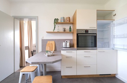 Sinzing Apartment | Helle Ferienwohnung mit Großer Küche und Parkplatz