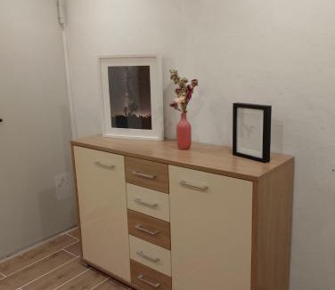 Michendorf House | Helles Doppelzimmer im Untergeschoss mit Bad im Grünen nahe Potsdam