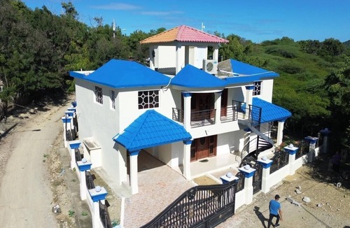 Buen Hombre House | Hello Casa Mena Kompressa Mente Ekipa