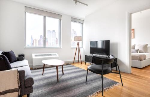Hell's Kitchen Apartment | Hells Kitchen 2BR w Elevator nr Central Park NYC-523