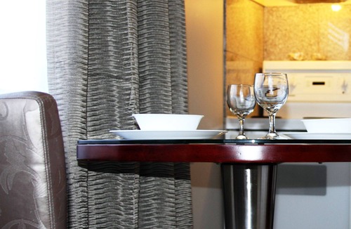 James Bay Hotel | Helms Inn
