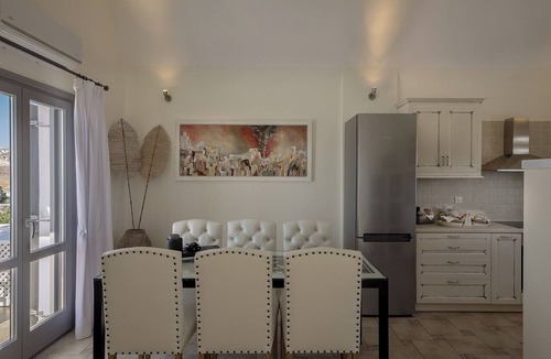 Akrotiri Villa | Hemera Holiday Home