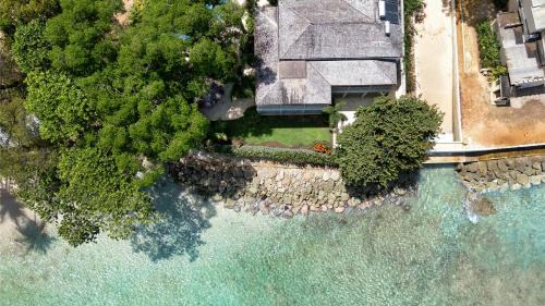 Gibbs Bay Villa | Hemingway House Blue Sky Luxury