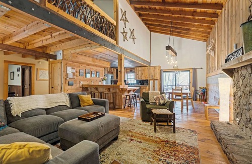 Blue Ridge Cabin | Hemlock Hideaway on the Creek - Nearby creek and much more!