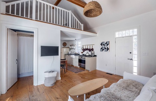 Litchfield Apartment | Hemlock Hill Suite - 1-bedroom apartment with WiFi, AC in lovely Litchfield