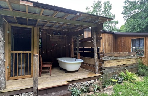 Jamestown Cabin | Hemlock Hollow-Secluded wilderness cabin bordering Park