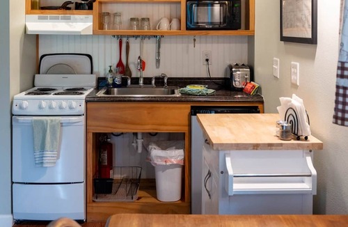 Sappho House | ‘Hemlock’ Riverfront Cabin near Olympic National Park