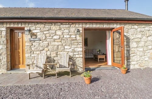 Beaumaris Cottage | HEN STABL, family friendly, country holiday cottage in Llangoed