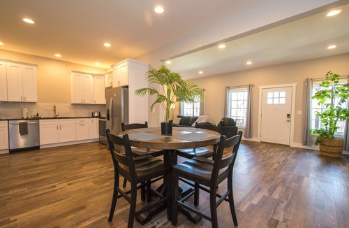 Balfour House | Hendersonville Duplex Sleeps 8 Free Tix