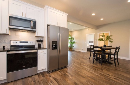 Balfour House | Hendersonville Duplex Sleeps 8 Free Tix
