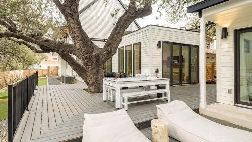 Bouldin House | Henley by AvantStay