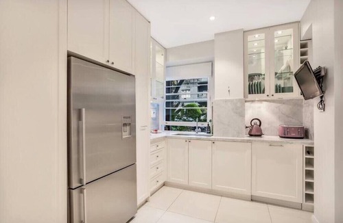 Double Bay Apartment | Henrietta's Gem - Close to cafes, shops and more