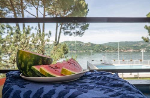Angera Apartment | Henriette Apt Terrazza, Accesso al lago, Piscina