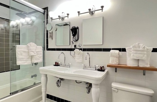 Greenpoint Hotel | Henry Norman Hotel