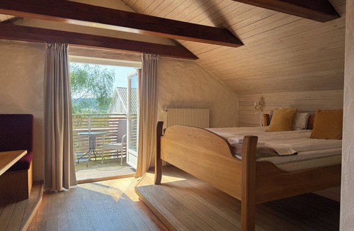 Munkedal House | Hensbacka Hotell