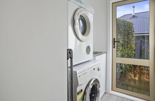 Hanmer Springs Cottage | HEPBURN HAVEN, family friendly, with a garden in Hanmer Springs
