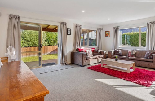 Hanmer Springs Cottage | HEPBURN HAVEN, family friendly, with a garden in Hanmer Springs