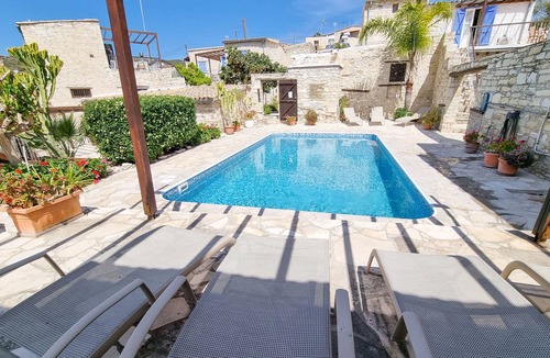 Skarinou Apartment | Hera Pool Studio