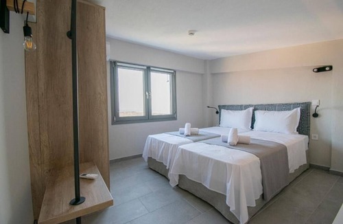 Nea Iraklia Hotel | HERACLEA SUITES