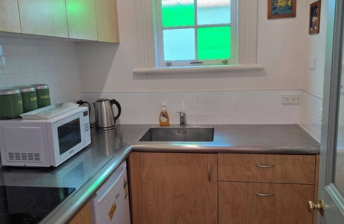 Coromandel Apartment | Heritage 1 Bedroom Apartment in the Heart of Coromandel Town.