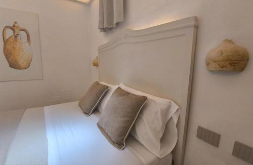 Brindisi Histotic Center Apartment | Heritage Double Suite - Sleep under authentic star-vaulted ceilings