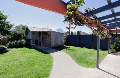 Tenterfield Apartment | Heritage Home with BBQ & Outdoor Fire Pit