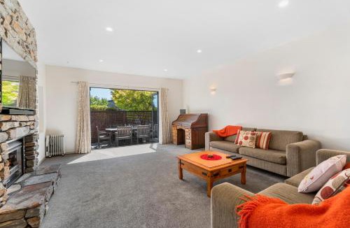 Wanaka House | Heritage Villa 10 - Wanaka Holiday Home