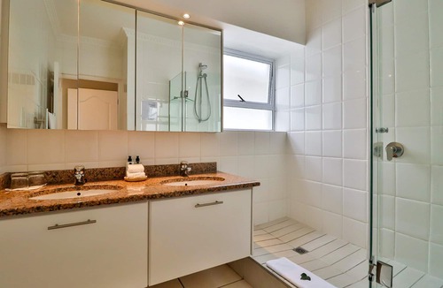 Voelklip Hotel | Hermanus Beachfront Lodge