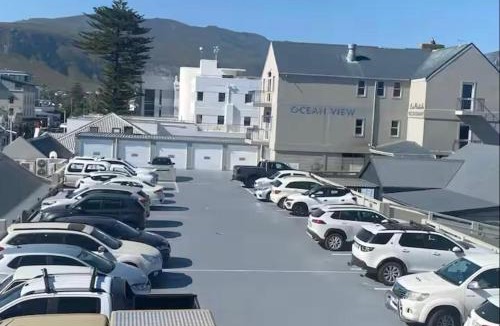 Hermanus City-Centre Apartment | Hermanus Waterfront Apartment
