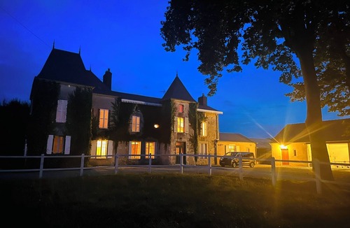 Saint-Mesmin House | Hermitage Castle ★ Private Pool ★ Wooded Park ★ 20 min from Puy du Fou