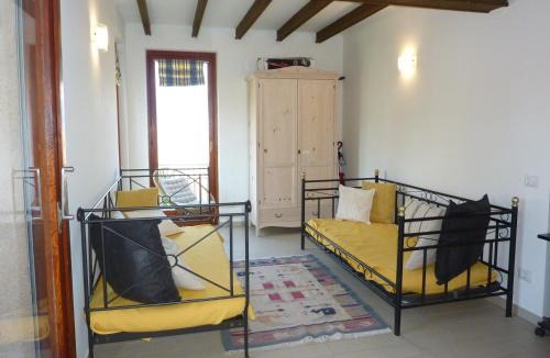 Porto Valtravaglia Apartment | Hermitage mimosa