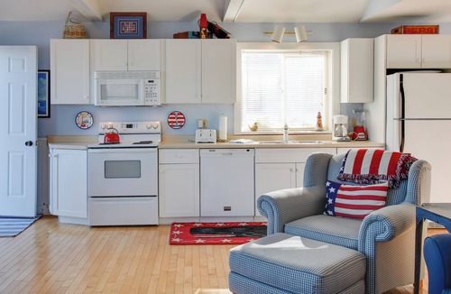 Freeport Cottage | 'Heron Cottage' on Casco Bay w/Deck & Boat Dock!