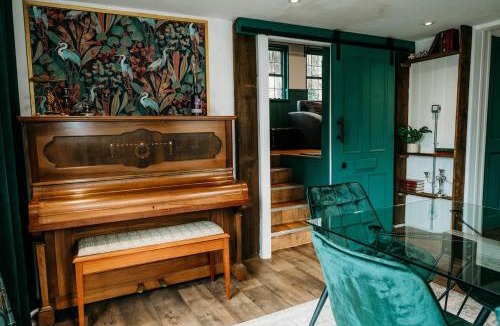 Callington House | Heron's Perch- A pond-side retreat with cinema room