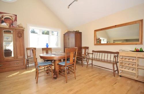 Sidney House | Heron View Cottage by EMR Vacation Rentals