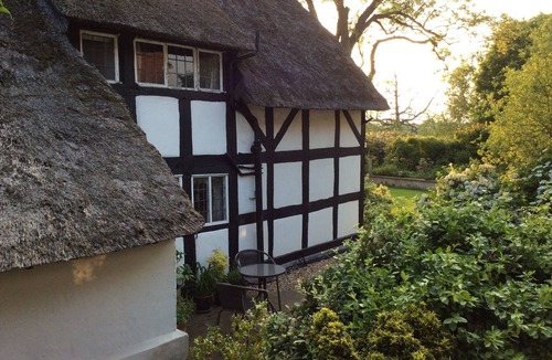 Alcester Apartment | Heron View Riverside Retreat in Peaceful Rural Hamlet near Roman Town, Alcester