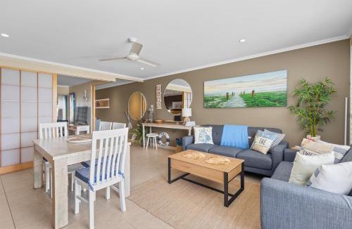 Urangan Apartment | Hervey Bay 50 meters from the beach, 2BR 2BA Apartment in Resort on the Esplanade with 2 Pools, Spa, Gym, and Parking