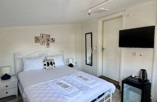 Adalar Hostel | HEYBELIADA