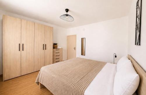Miren Apartment | Hiša Albertina