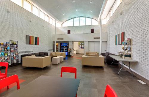 Whyte ave Hostel | HI Edmonton - Hostel