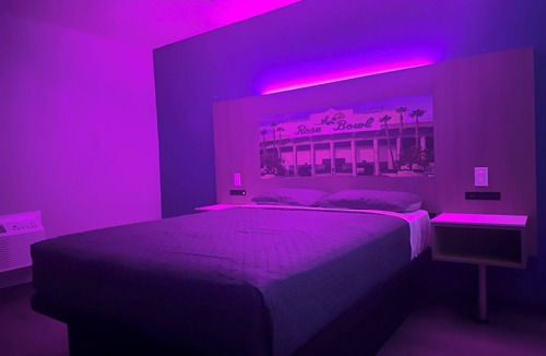 East Pasadena Hotel | Hi-Way Host Motel