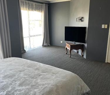 Eaton House | Hibiscus Haven