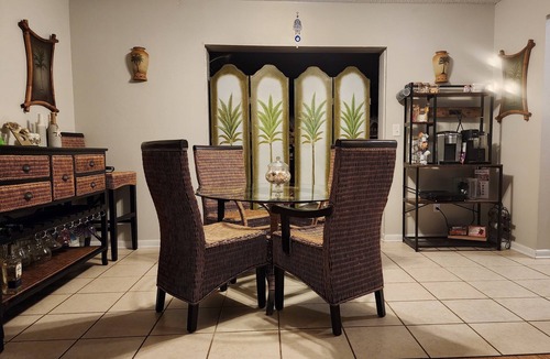 Berkeley Manor House | Hibiscus Hideaway Cozy home, Pet Friendly, Pool, Hot Tub, Kayaks & Bikes