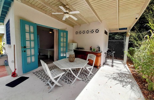 Maxwell Cottage | Hibiscus Hideaway Dover Beach- 1 bed Cottage