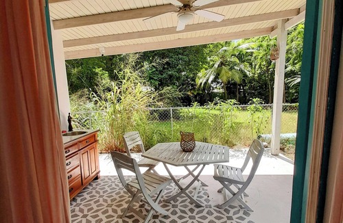 Maxwell Cottage | Hibiscus Hideaway Dover Beach- 1 bed Cottage