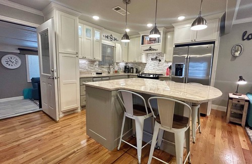 Amarillo House | Hibiscus House Centrally Located In Amarillo