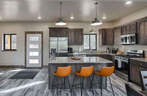 Lead House | Hickok’s Bluff – Spacious Black Hills Cabin with Views, Hot Tub & Game Room